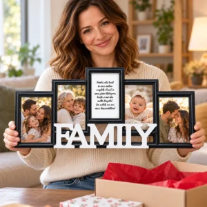 Ramă foto FAMILY cu 4 poze și mesaj, ținută în mâini