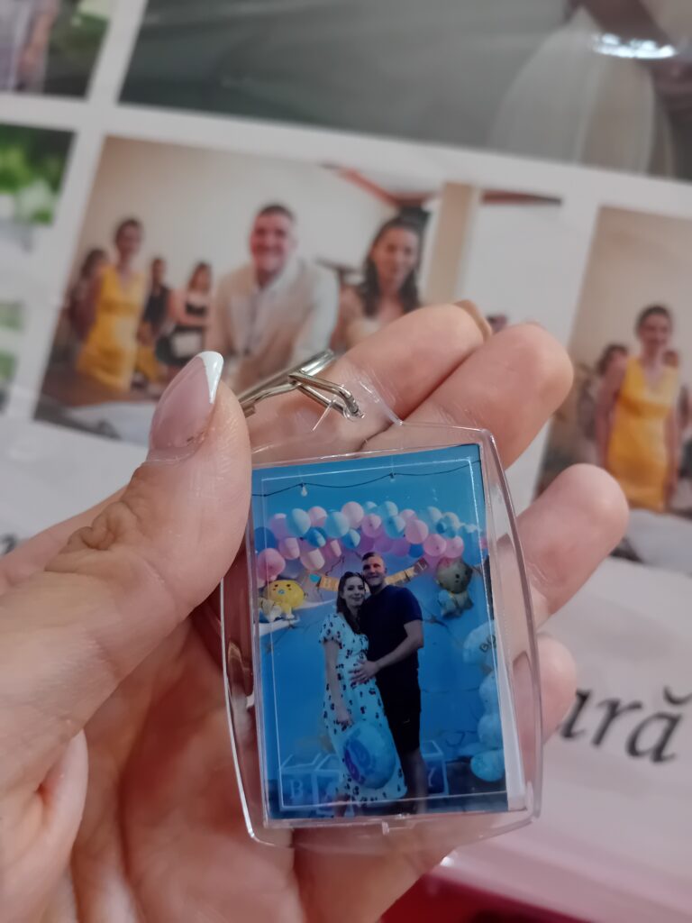 Image #1 from Ariana