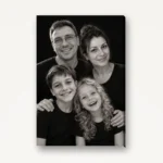 Tablou canvas cu un portret de familie stil studio, alb-negru Tablou canvas cu un portret de familie stil studio, alb-negru