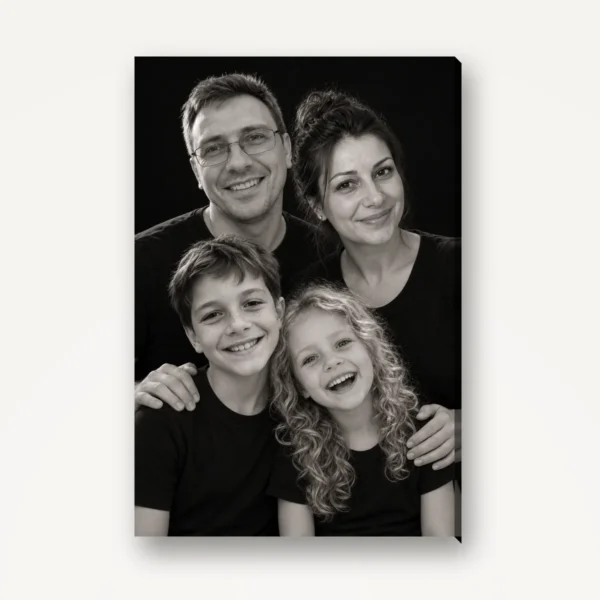 Tablou canvas cu un portret de familie stil studio, alb-negru