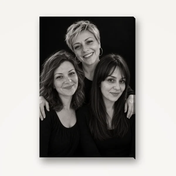Tablou canvas cu un portret de studio a trei surori