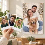 Cuplul cu golden retrieverul: poza ca polaroid, în mână, și tabloul lor (portret de familie de crăciun) pe perete